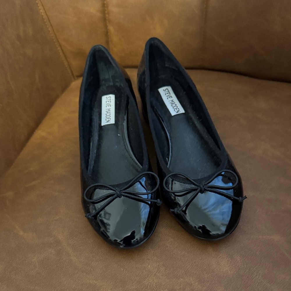 Steve Madden Glossy Black Flats with Bow
